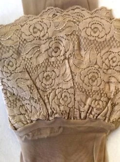 Calza Autoreggenti Elasticizzata Velata Opaca Azira 15DEN Diadema -Sconto Enrico Coveri photo 2019 05 23 10 21 28